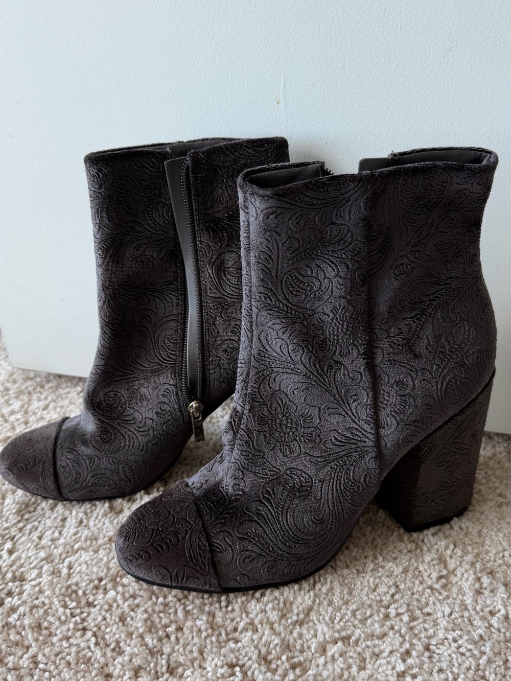 Marc Fisher Women's Gray Embossed Floral Block Heel Ankle Boots - Picture 3 of 5